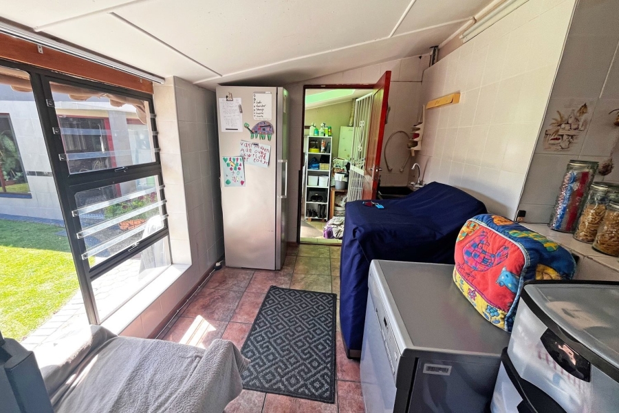 6 Bedroom Property for Sale in Hartenbos Central Western Cape